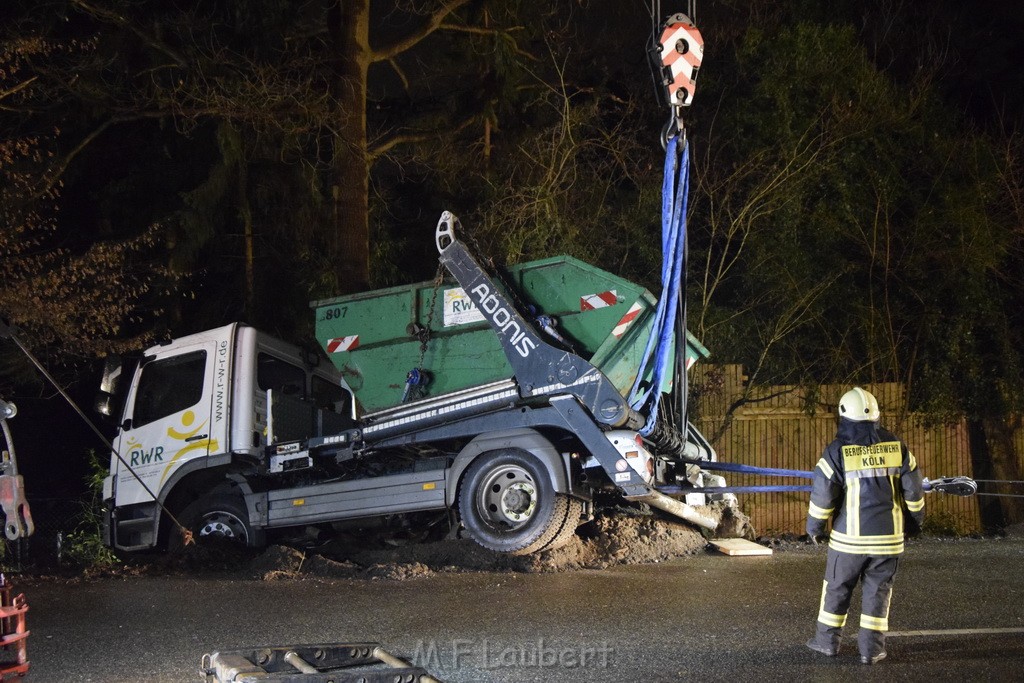 Container LKW umgestuerzt Koeln Brueck Bruecker- Dellbruecker Mauspfad P466.JPG - Miklos Laubert